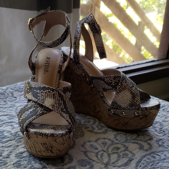 NWOT Snakeskin Wedge Heels - Picture 1 of 6